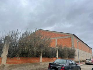 Fabrikhalle Calle de la galera. Nave industrial en cigales Fabrikhalle Calle de la galera. Nave industrial en cigales