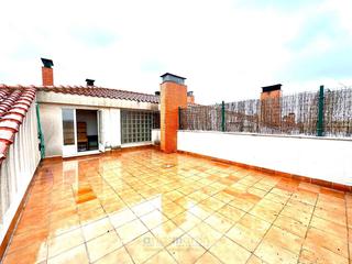Location Attique à Bernesga 29. Precioso áticodúpléx en alquiler junto al campo de golf Location Attique à Bernesga 29. Precioso áticodúpléx en alquiler junto al campo de golf
