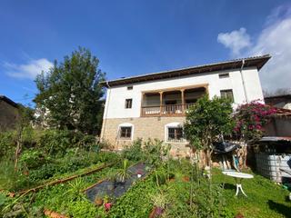 Casa Llenín. Casa en buen estado con terreno Casa Llenín. Casa en buen estado con terreno