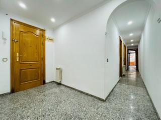 Pis a Corbera de Llobregat. Piso con 3 dormitorios, 2 baños y balcon de 10m2 Pis a Corbera de Llobregat. Piso con 3 dormitorios, 2 baños y balcon de 10m2