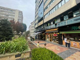 Location Local commercial à Oviedo - pz longoria carbajal 4. Alquiler con traspaso. local en funcionamiento. Location Local commercial à Oviedo - pz longoria carbajal 4. Alquiler con traspaso. local en funcionamiento.