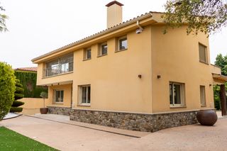Affitto Chalet in Pueblo. Reformada y con jardin Affitto Chalet in Pueblo. Reformada y con jardin