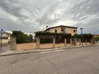 Maison  Calle conquista de la sierra, 17, trujillo, spain. Chalet con gran jardín y terrazas en trujillo. Maison  Calle conquista de la sierra, 17, trujillo, spain. Chalet con gran jardín y terrazas en trujillo.