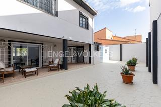 Casa en Rejas. Vivienda unifamiliar independiente con patio interior Casa en Rejas. Vivienda unifamiliar independiente con patio interior