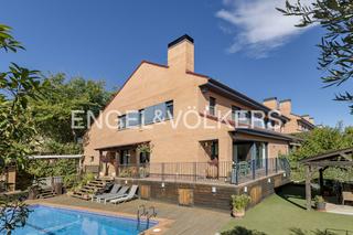 Casa a schiera in Miramadrid. Chalet  pareado exclusivo con jardín en el corazón de miramadrid Casa a schiera in Miramadrid. Chalet  pareado exclusivo con jardín en el corazón de miramadrid