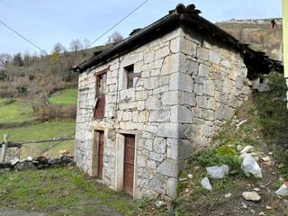 Casa  Casomera. Casa de piedra para reformar en el pueblo de rioaller, principad Casa  Casomera. Casa de piedra para reformar en el pueblo de rioaller, principad