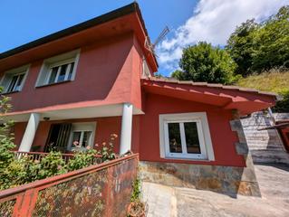 Xalet a Llanos 7. Casa con diseño único de 3 plantas con jardin, parcela urbana y Xalet a Llanos 7. Casa con diseño único de 3 plantas con jardin, parcela urbana y