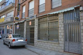 Edificio Calle arroyo. Edificio comercial en centro del pueblo Edificio Calle arroyo. Edificio comercial en centro del pueblo