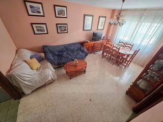 Maison jumelée à Calle burgos 1. Casa de 4 dormitorios, 2 baños, patio y terraza en estación de c Maison jumelée à Calle burgos 1. Casa de 4 dormitorios, 2 baños, patio y terraza en estación de c
