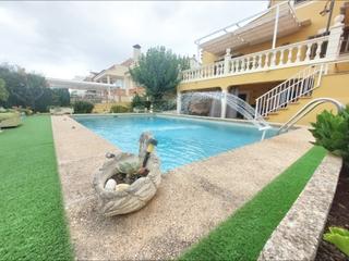 Chalet à Badia Blava-Badia Gran-Tolleric. Chalet independiente con piscina reformada y vistas parciales al Chalet à Badia Blava-Badia Gran-Tolleric. Chalet independiente con piscina reformada y vistas parciales al