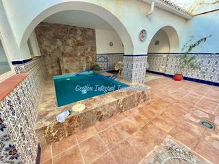 Casa a Centro. Casa en el centro con piscina Casa a Centro. Casa en el centro con piscina