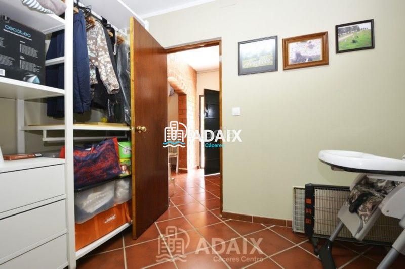 Foto c3e6a9be-f335-42fc-9ebd-71eff857375d. Xalet amb aparcament piscina a Montesol - Mejostilla Cáceres Foto c3e6a9be-f335-42fc-9ebd-71eff857375d. Xalet amb aparcament piscina a Montesol - Mejostilla Cáceres