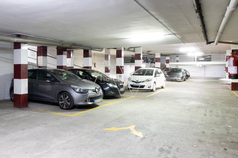 Foto bdacd12e-6c24-4835-a72b-298e66cb5732. Parking voiture dans Centre Sant Just Desvern Foto bdacd12e-6c24-4835-a72b-298e66cb5732. Parking voiture dans Centre Sant Just Desvern