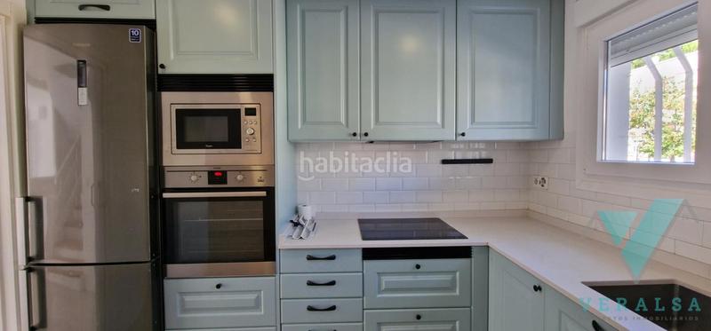 Foto 273ef3e0-4e5a-4689-8bd2-c9e35854169b. House with heating parking in Rosa de Luxemburgo San Sebastián de los Reyes Foto 273ef3e0-4e5a-4689-8bd2-c9e35854169b. House with heating parking in Rosa de Luxemburgo San Sebastián de los Reyes