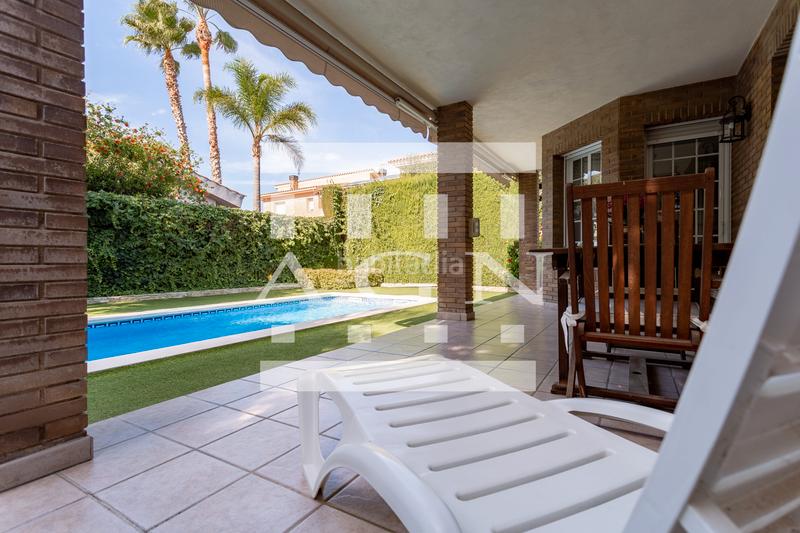 Foto 00282062-30a0-4c5b-9618-056462648b0f. Xalet amb xemeneia calefacció aparcament piscina a Cambrils Foto 00282062-30a0-4c5b-9618-056462648b0f. Xalet amb xemeneia calefacció aparcament piscina a Cambrils