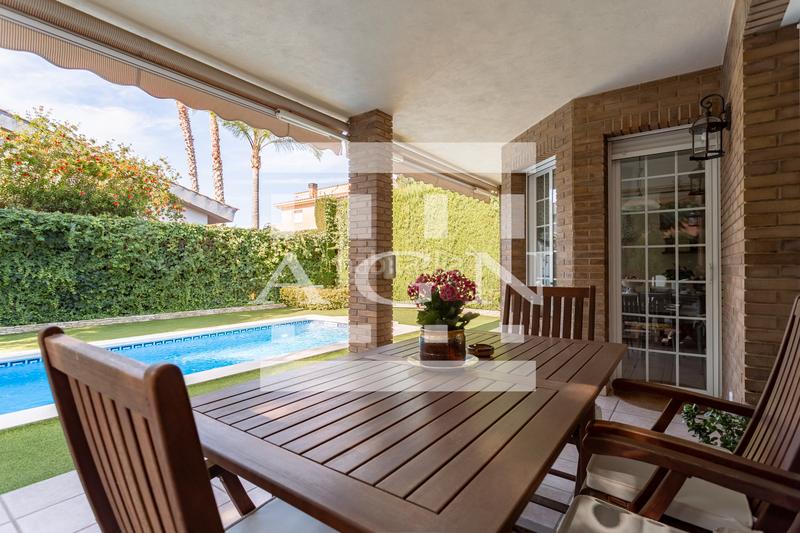 Foto 2e01740a-6f05-4f52-a83a-df2049f5e2d4. Xalet amb xemeneia calefacció aparcament piscina a Cambrils Foto 2e01740a-6f05-4f52-a83a-df2049f5e2d4. Xalet amb xemeneia calefacció aparcament piscina a Cambrils