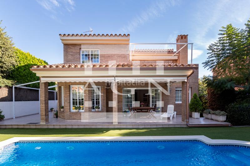 Foto 3cf37a06-d031-4913-a0d2-53e62de05302. Xalet amb xemeneia calefacció aparcament piscina a Cambrils Foto 3cf37a06-d031-4913-a0d2-53e62de05302. Xalet amb xemeneia calefacció aparcament piscina a Cambrils