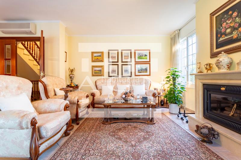 Foto 427d2186-ebf4-4b77-9f9b-9a9ed20592c1. Xalet amb xemeneia calefacció aparcament piscina a Cambrils Foto 427d2186-ebf4-4b77-9f9b-9a9ed20592c1. Xalet amb xemeneia calefacció aparcament piscina a Cambrils