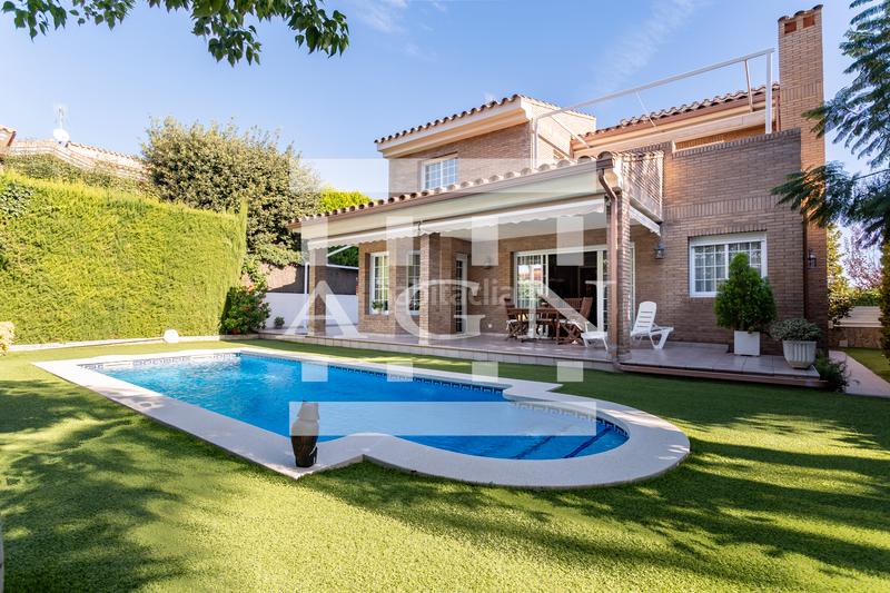 Foto 48e88f90-ec61-4566-a6bd-22f527580839. Xalet amb xemeneia calefacció aparcament piscina a Cambrils Foto 48e88f90-ec61-4566-a6bd-22f527580839. Xalet amb xemeneia calefacció aparcament piscina a Cambrils