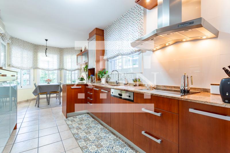 Foto 5433a253-099b-4d48-a366-c391f5a0efed. Xalet amb xemeneia calefacció aparcament piscina a Cambrils Foto 5433a253-099b-4d48-a366-c391f5a0efed. Xalet amb xemeneia calefacció aparcament piscina a Cambrils