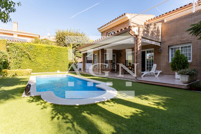 Foto 56510588-1fde-4c88-8f51-3c82c0d90347. Xalet amb xemeneia calefacció aparcament piscina a Cambrils Foto 56510588-1fde-4c88-8f51-3c82c0d90347. Xalet amb xemeneia calefacció aparcament piscina a Cambrils