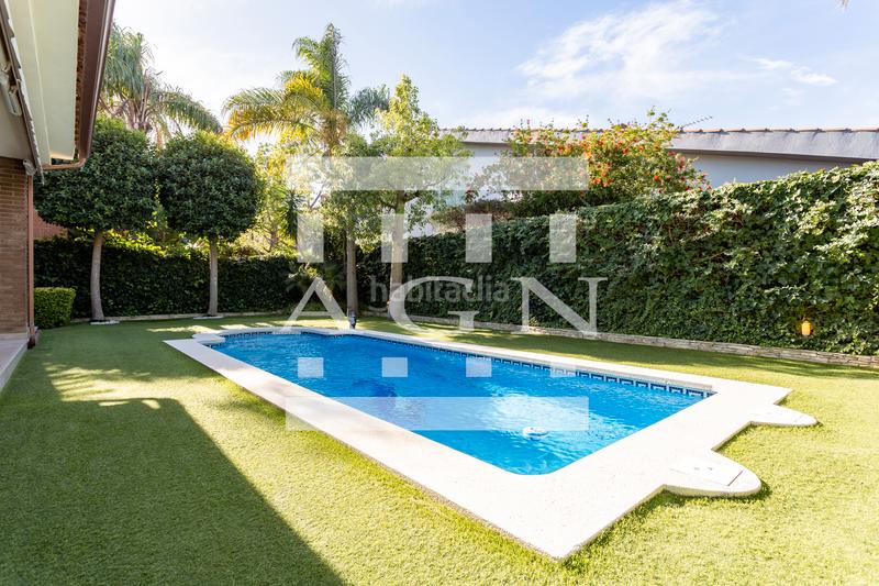 Foto 5a47cf26-cb78-4774-90b1-33e02e3da268. Xalet amb xemeneia calefacció aparcament piscina a Cambrils Foto 5a47cf26-cb78-4774-90b1-33e02e3da268. Xalet amb xemeneia calefacció aparcament piscina a Cambrils