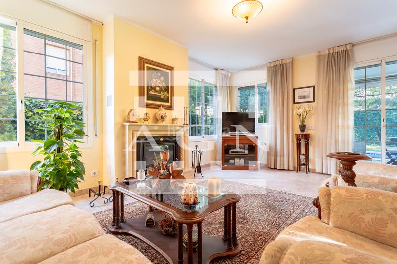 Foto 65c132e7-4aec-4daa-b92a-5649cd87915e. Xalet amb xemeneia calefacció aparcament piscina a Cambrils Foto 65c132e7-4aec-4daa-b92a-5649cd87915e. Xalet amb xemeneia calefacció aparcament piscina a Cambrils