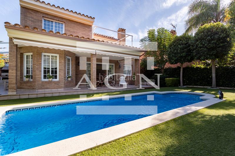 Foto e9023687-7e26-4443-a584-a2bc8d8699bc. Xalet amb xemeneia calefacció aparcament piscina a Cambrils Foto e9023687-7e26-4443-a584-a2bc8d8699bc. Xalet amb xemeneia calefacció aparcament piscina a Cambrils