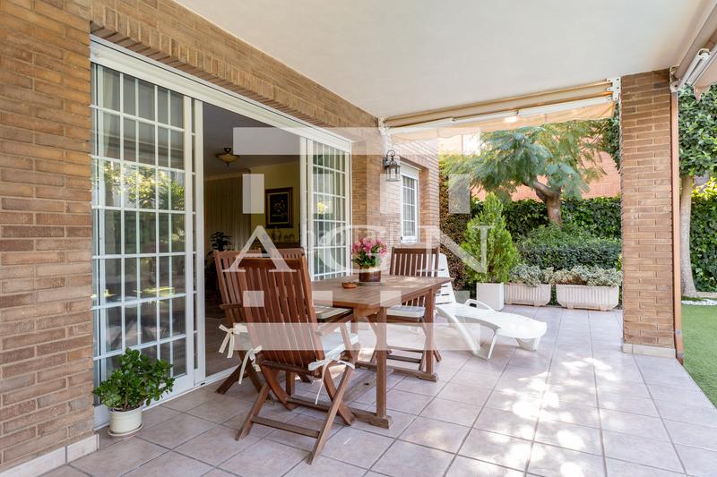 Foto fd32ef08-be7f-42cc-b1ca-3288bd864254. Xalet amb xemeneia calefacció aparcament piscina a Cambrils Foto fd32ef08-be7f-42cc-b1ca-3288bd864254. Xalet amb xemeneia calefacció aparcament piscina a Cambrils