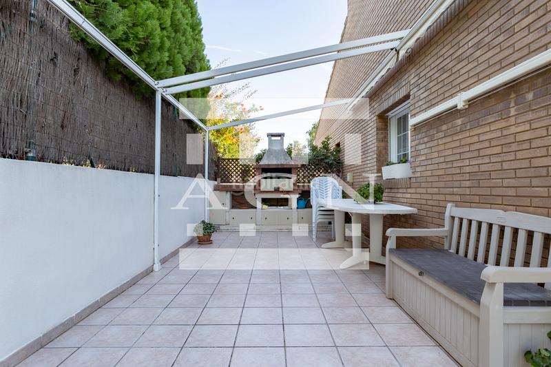 Foto ff55b13e-317c-4174-8996-4ce480e43a99. Xalet amb xemeneia calefacció aparcament piscina a Cambrils Foto ff55b13e-317c-4174-8996-4ce480e43a99. Xalet amb xemeneia calefacció aparcament piscina a Cambrils