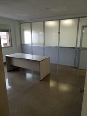 Rent Office space Carrer de granada. Amplia oficina con tres despachos independientes y sala de reuni Rent Office space Carrer de granada. Amplia oficina con tres despachos independientes y sala de reuni