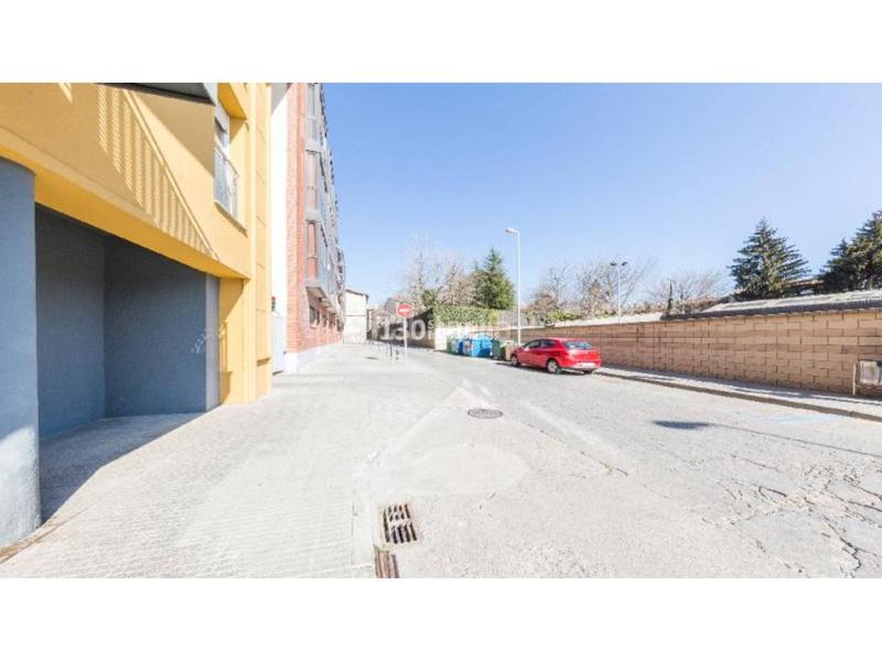 Foto ac2b0bfd-6b08-4ca0-b26e-8ed37b07c2a6. Aparcament cotxe a Manlleu Foto ac2b0bfd-6b08-4ca0-b26e-8ed37b07c2a6. Aparcament cotxe a Manlleu