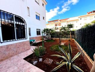 Rez-de-chaussée à N/a 156. Piso en planta baja con terraza y jardin en parque de la reina Rez-de-chaussée à N/a 156. Piso en planta baja con terraza y jardin en parque de la reina