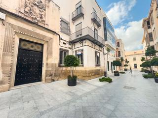 Lloguer Local Comercial a Centro. Exclusivo local en planta baja semi altura en el centro de elche Lloguer Local Comercial a Centro. Exclusivo local en planta baja semi altura en el centro de elche