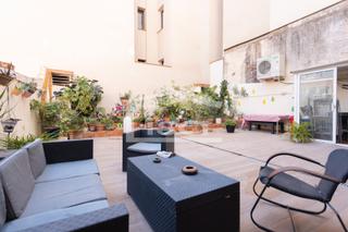 Flat  Carrer de sant pere més baix. ¡un oasis con doble vida en el corazón del born! Flat  Carrer de sant pere més baix. ¡un oasis con doble vida en el corazón del born!