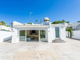 Casa a Calahonda. Hermosa villa de un solo nivel reformada en calahonda Casa a Calahonda. Hermosa villa de un solo nivel reformada en calahonda