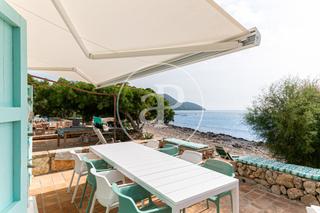 Rent Towny house Carrer torrente. Casa en alquiler con acceso directo a la playa en port nou Rent Towny house Carrer torrente. Casa en alquiler con acceso directo a la playa en port nou