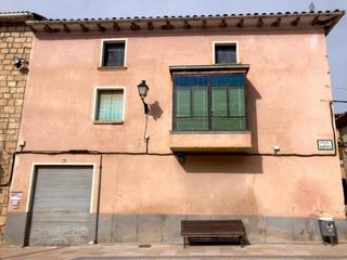 Casa aparellada a Valdeltormo. Valdeltormo.- casa esquinera con excelente ubicación Casa aparellada a Valdeltormo. Valdeltormo.- casa esquinera con excelente ubicación