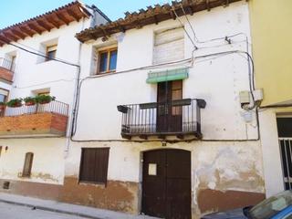 Casa aparellada a Valderrobres. Valderrobres - casa con jardín para reformar Casa aparellada a Valderrobres. Valderrobres - casa con jardín para reformar
