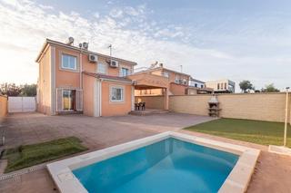 Chalet  Calle gonzalvez 9. Se vende maravillosa casa amueblada en urbanizacion los cortijos Chalet  Calle gonzalvez 9. Se vende maravillosa casa amueblada en urbanizacion los cortijos