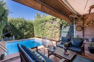 Casa adossada  Calle de la albahaca 23. Se vende increible unifamiliar con piscina privada en el barrio Casa adossada  Calle de la albahaca 23. Se vende increible unifamiliar con piscina privada en el barrio