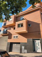 Casa adossada  Carrer de l'avet. Casa adosada en venta en la roureda, viladecans — amplitud, como Casa adossada  Carrer de l'avet. Casa adosada en venta en la roureda, viladecans — amplitud, como