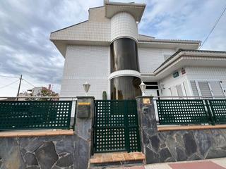 Xalet a Aldea (L´). Chalet de diseño en laldea Xalet a Aldea (L´). Chalet de diseño en laldea