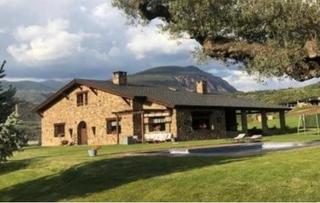 Masia a Alàs i Cerc. Entorno natural  elegancia, confort y posibilidades únicas Masia a Alàs i Cerc. Entorno natural  elegancia, confort y posibilidades únicas