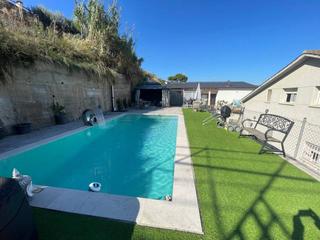 Maison  Isidre nonell. Casa amplia luminosa con piscina, jardin, buhardilla y garaje Maison  Isidre nonell. Casa amplia luminosa con piscina, jardin, buhardilla y garaje