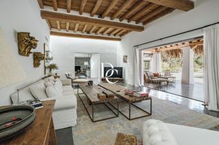 Casa Can sans, polígono 15, parcela 35. Casa de lujo de 500 m2 con piscina y vistas en venta en sant llo Casa Can sans, polígono 15, parcela 35. Casa de lujo de 500 m2 con piscina y vistas en venta en sant llo