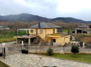 Mas à Corullón. Casa con terreno en hora villafranca del bierzo Mas à Corullón. Casa con terreno en hora villafranca del bierzo