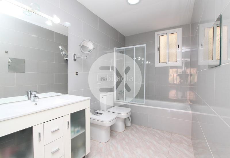 Foto 8ba5a4e0-6d50-4b2e-8e22-8dbc7595bc79. Casa adossada amb aparcament piscina a les botigues de Sitges Sitges Foto 8ba5a4e0-6d50-4b2e-8e22-8dbc7595bc79. Casa adossada amb aparcament piscina a les botigues de Sitges Sitges