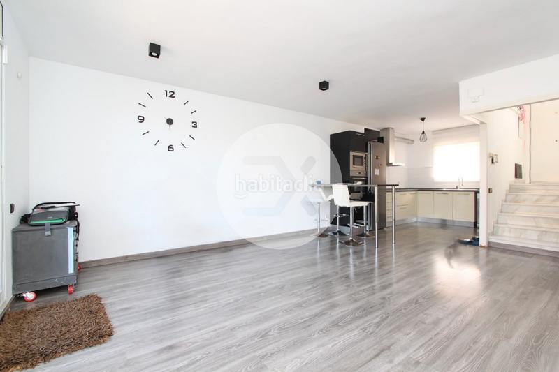 Foto e68744c9-8f9a-4207-92ec-1f34876824c5. Casa adossada amb aparcament piscina a les botigues de Sitges Sitges Foto e68744c9-8f9a-4207-92ec-1f34876824c5. Casa adossada amb aparcament piscina a les botigues de Sitges Sitges