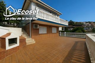 Chalet in Carrer major 316. Casa a 200 m del centro del pueblo con jardín, piscina y garaje Chalet in Carrer major 316. Casa a 200 m del centro del pueblo con jardín, piscina y garaje